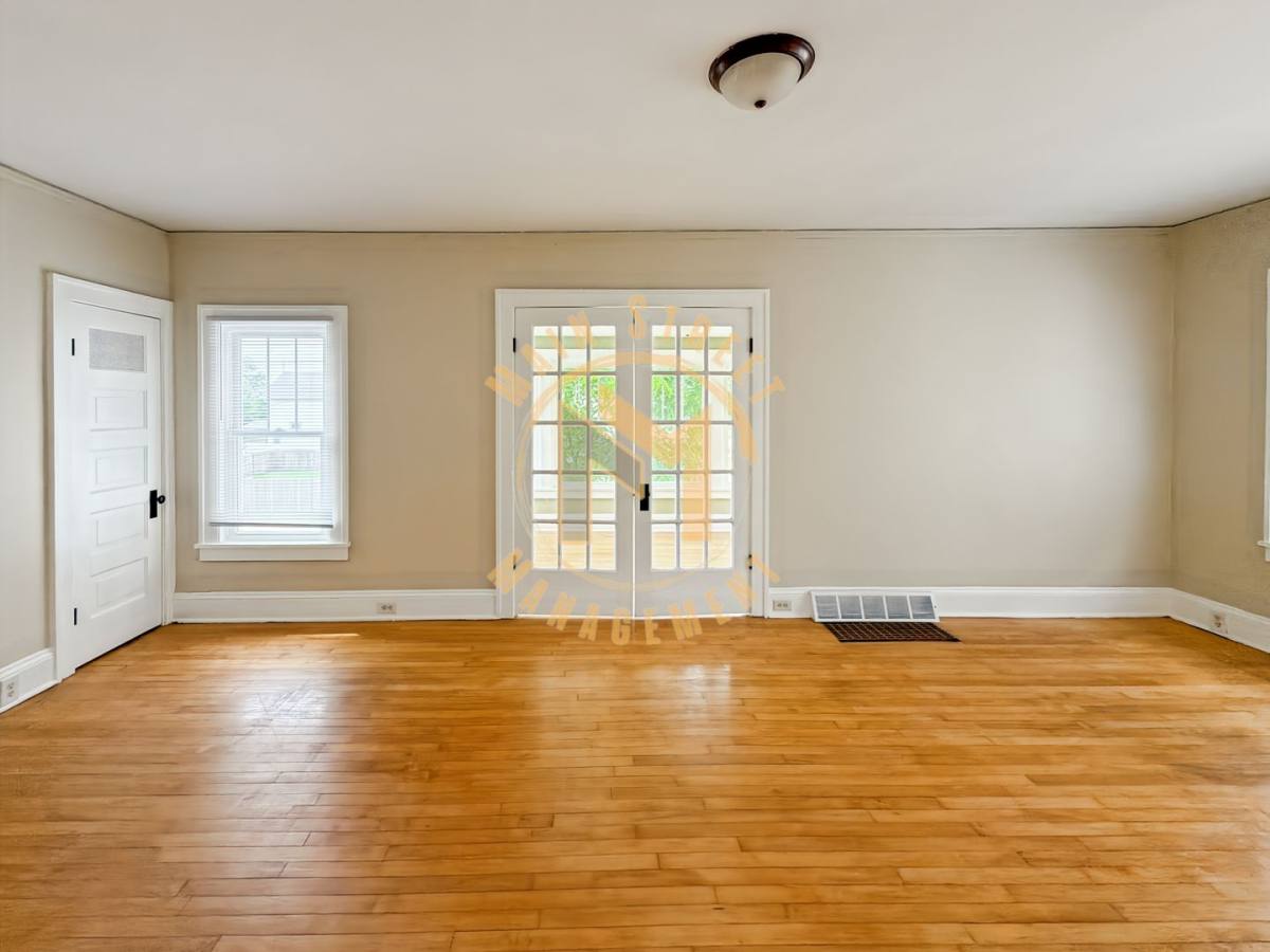 Apartment for rent at 210 Bay St, Oshkosh, WI 54901