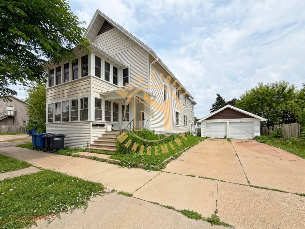 Apartment for rent at 210 Bay St, Oshkosh, WI 54901