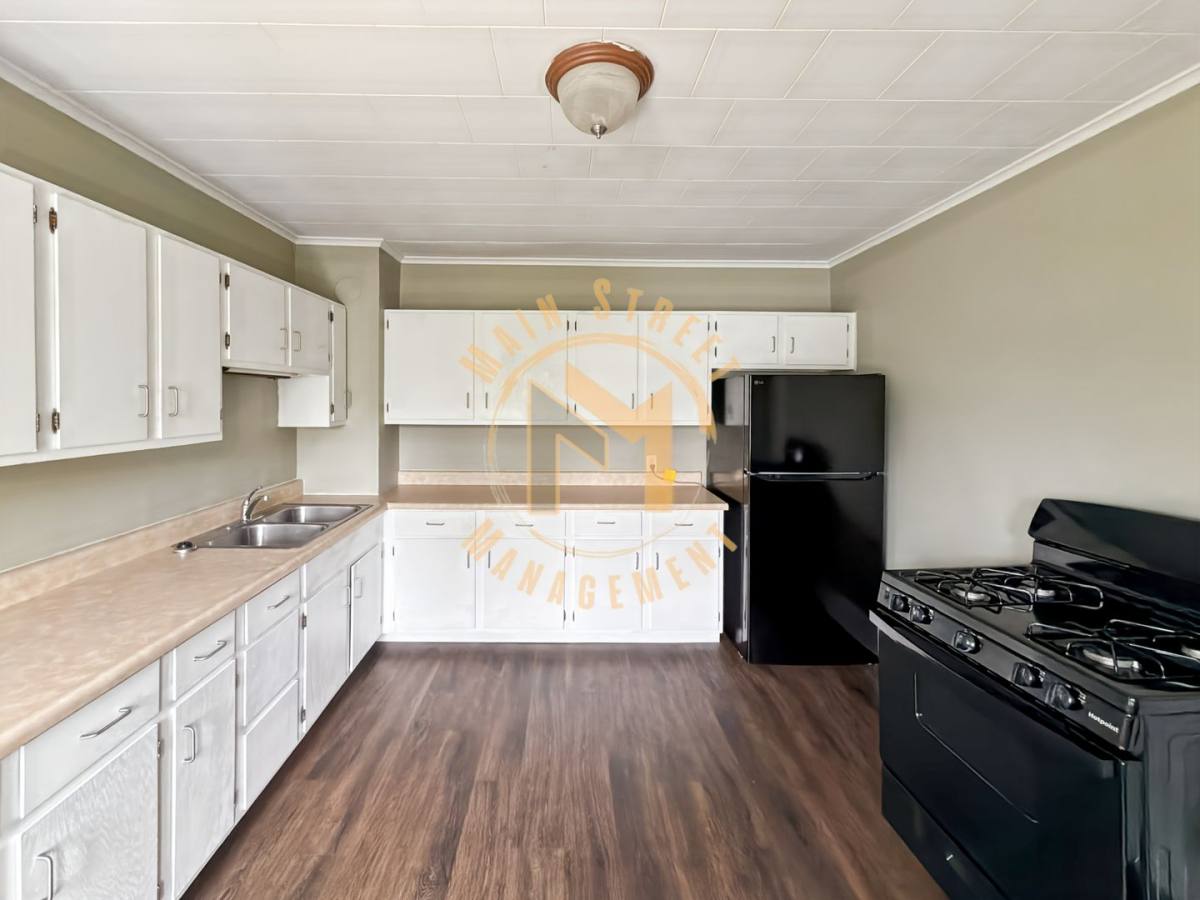 Apartment for rent at 210 Bay St, Oshkosh, WI 54901