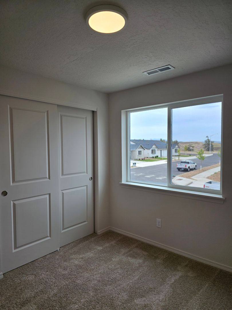 House for rent at 936 SE Starview Ave, Madras, OR 97741