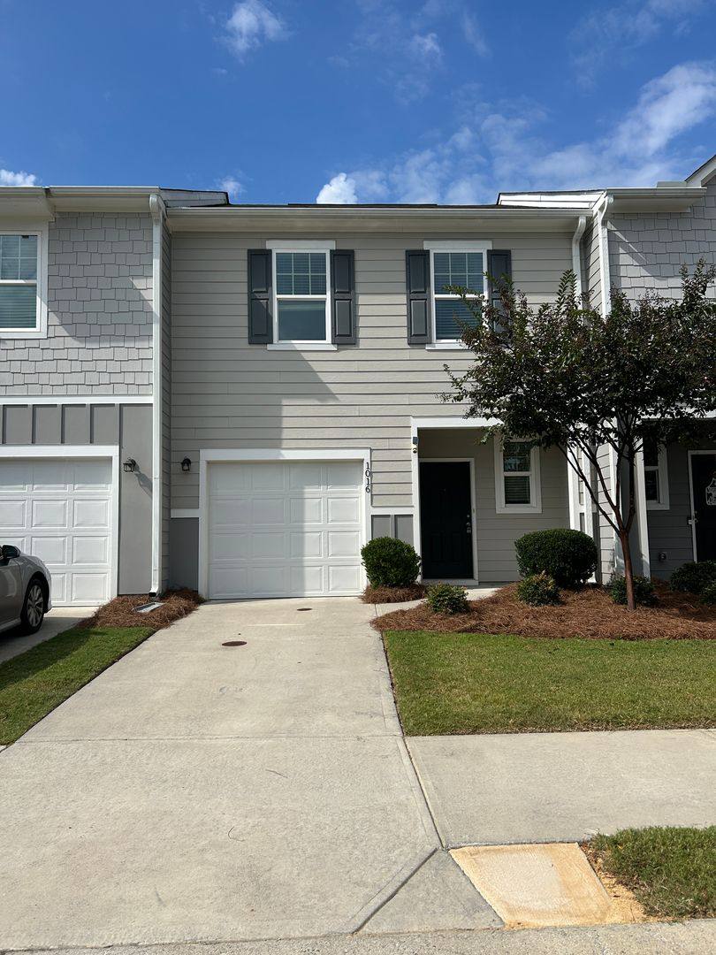 Townhouse for rent at 425 Union Station St, Cartersville, GA 30120