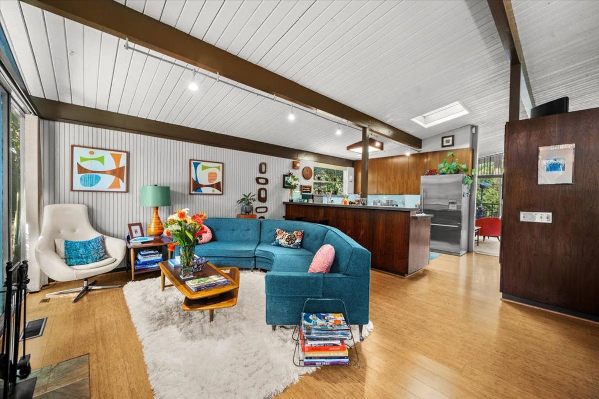 House for rent at 22550 Cass Ave, Woodland Hills, CA 91364