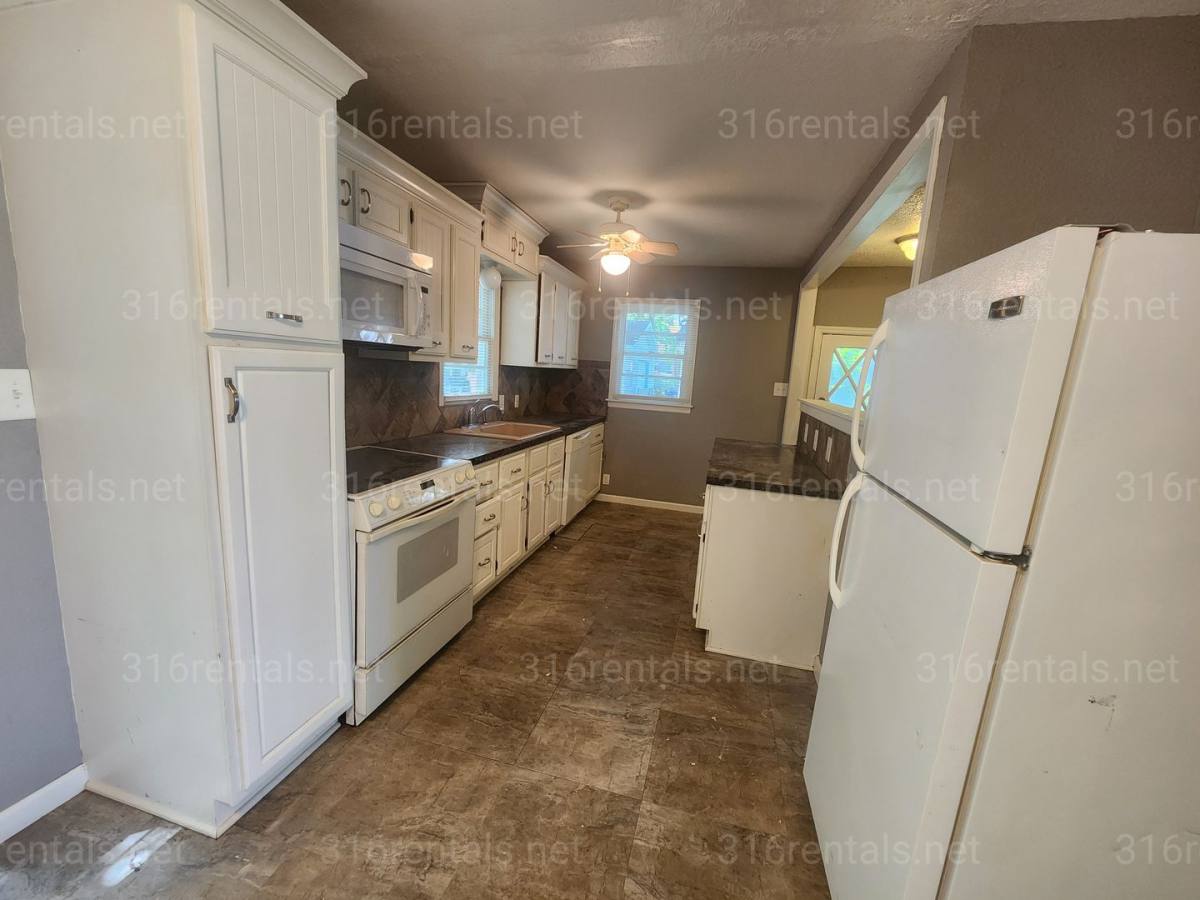 House for rent at 1043 N Dellrose Ave, Wichita, KS 67208