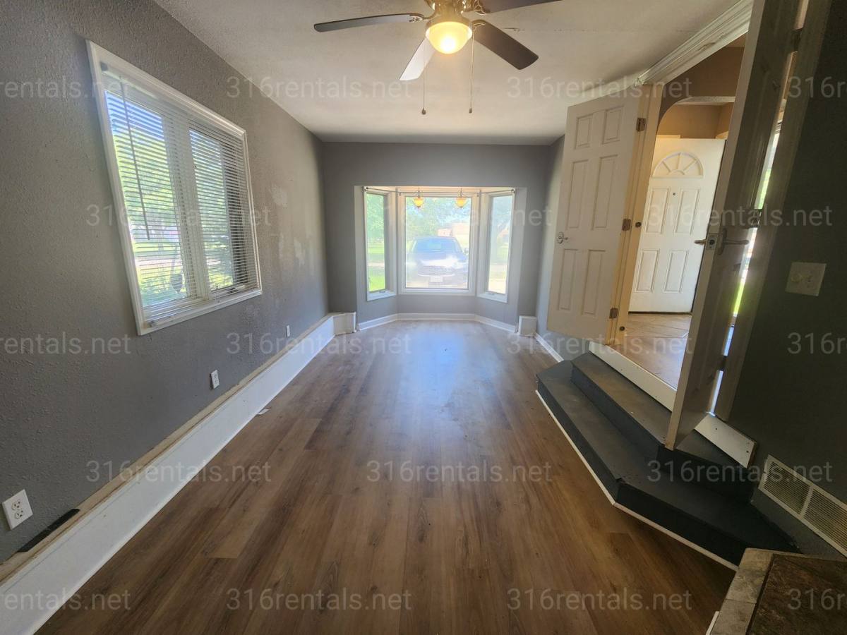 House for rent at 1043 N Dellrose Ave, Wichita, KS 67208