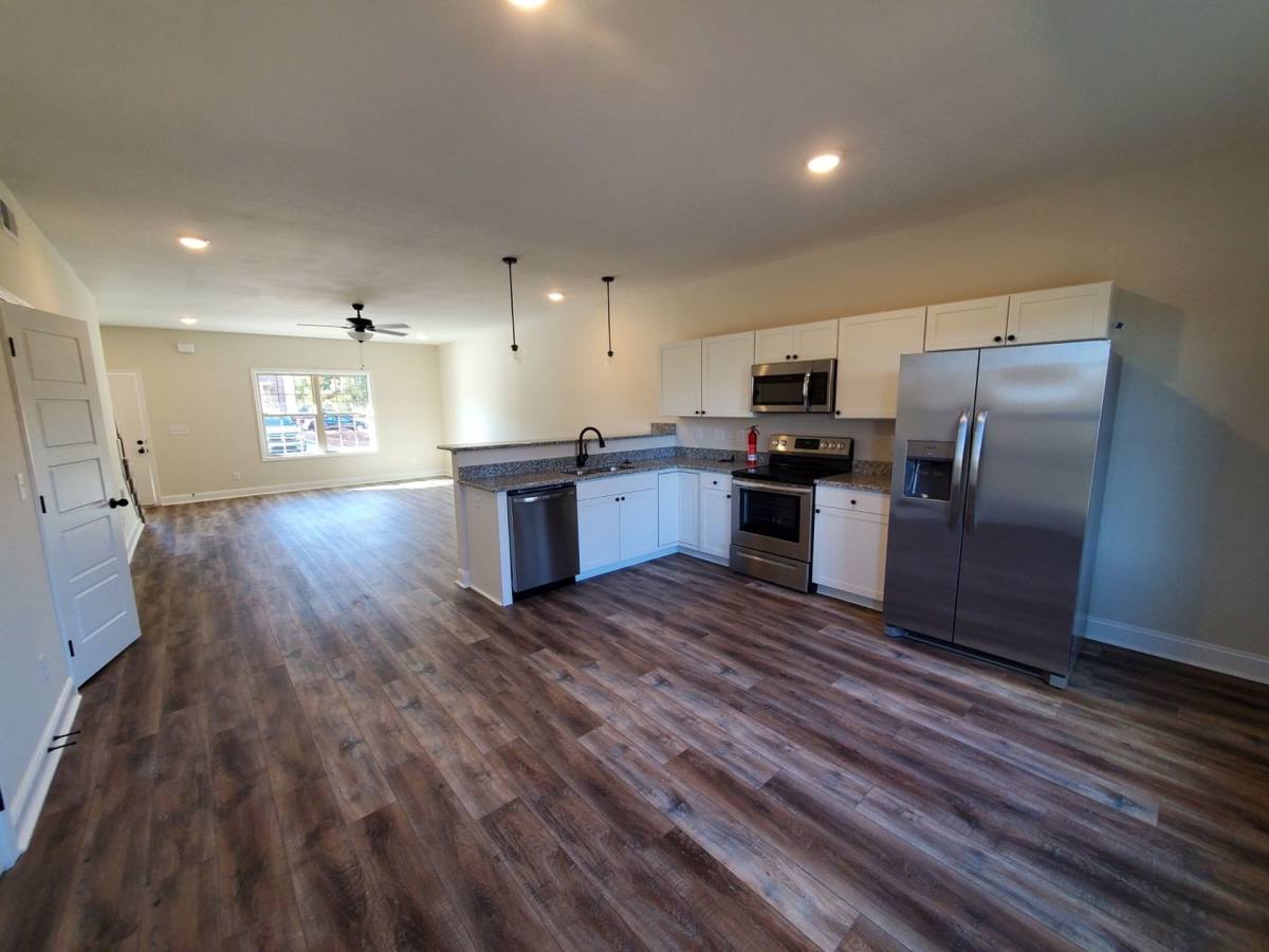 Apartment for rent at 449 Oak St, Clarksville, TN 37042