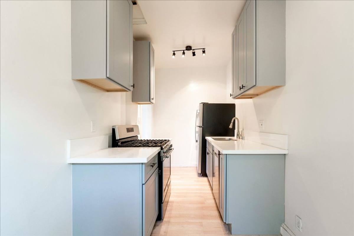 Apartment for rent at 1475 W Adams Blvd #307, Los Angeles, CA 90007