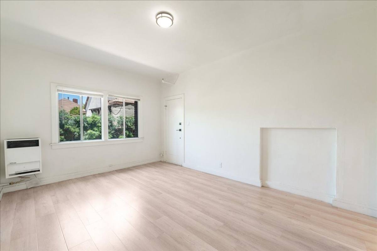 Apartment for rent at 1475 W Adams Blvd #307, Los Angeles, CA 90007
