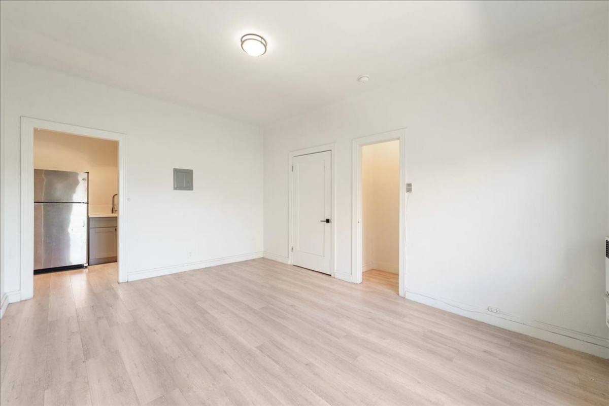 Apartment for rent at 1475 W Adams Blvd #307, Los Angeles, CA 90007