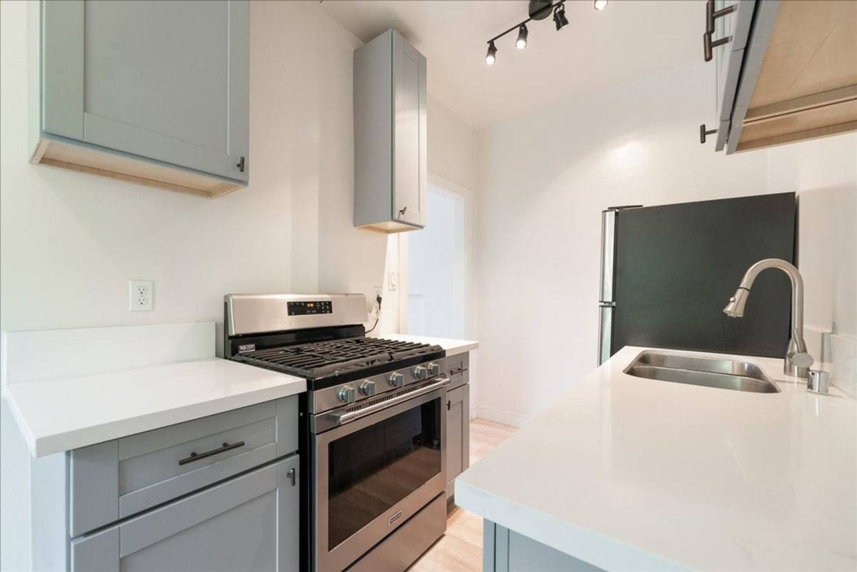 Apartment for rent at 1475 W Adams Blvd #307, Los Angeles, CA 90007