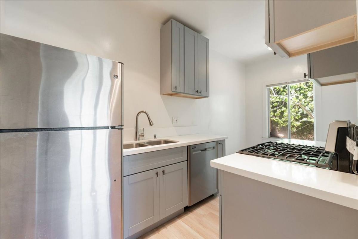 Apartment for rent at 1475 W Adams Blvd #307, Los Angeles, CA 90007