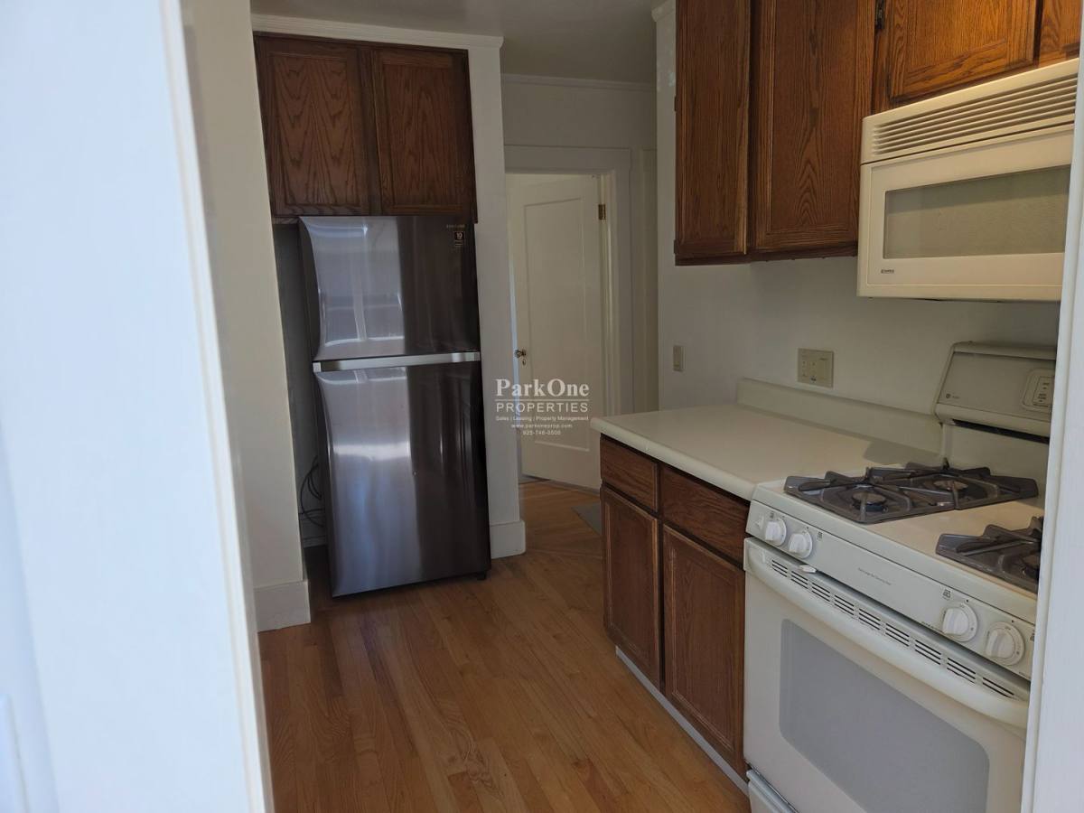 Apartment for rent at 23 Sycamore Ave, Mill Valley, CA 94941