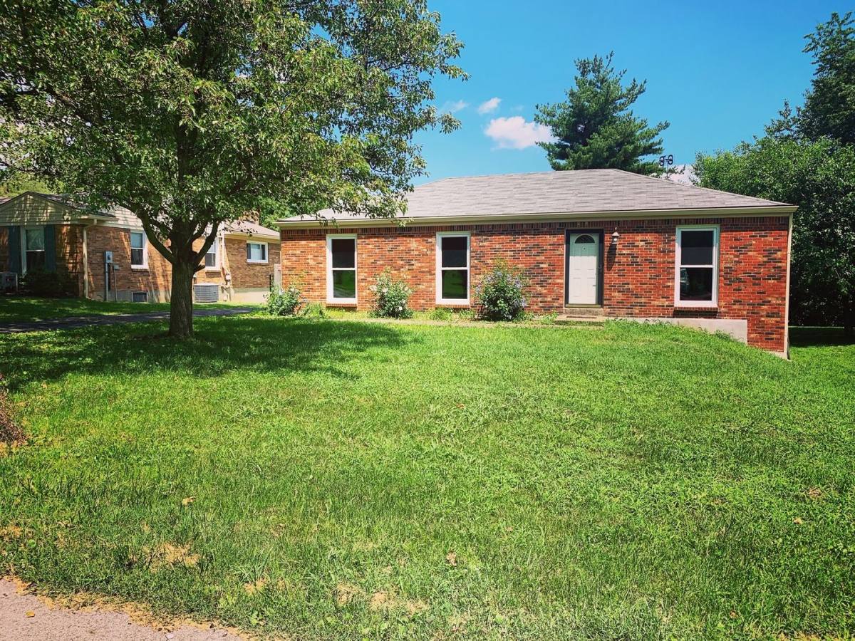 Apartment for rent at 4001 Riveroaks Circle, Louisville, KY 40241
