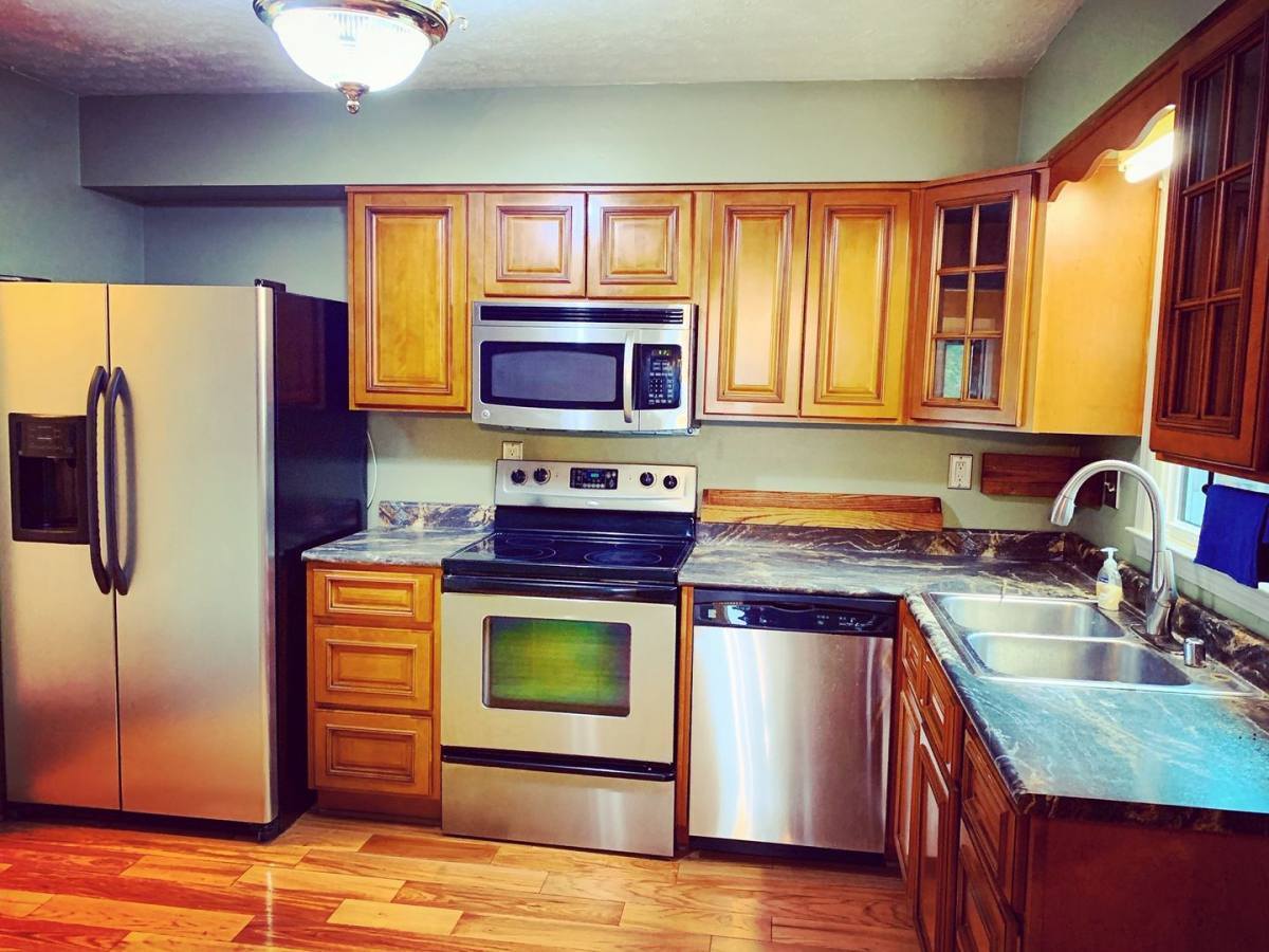 Apartment for rent at 4001 Riveroaks Circle, Louisville, KY 40241