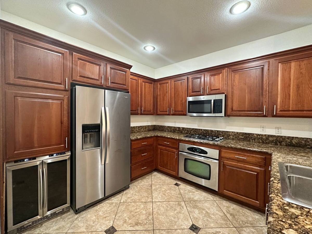 Townhouse for rent at 1571 Plaza Centre Dr, Las Vegas, NV 89135
