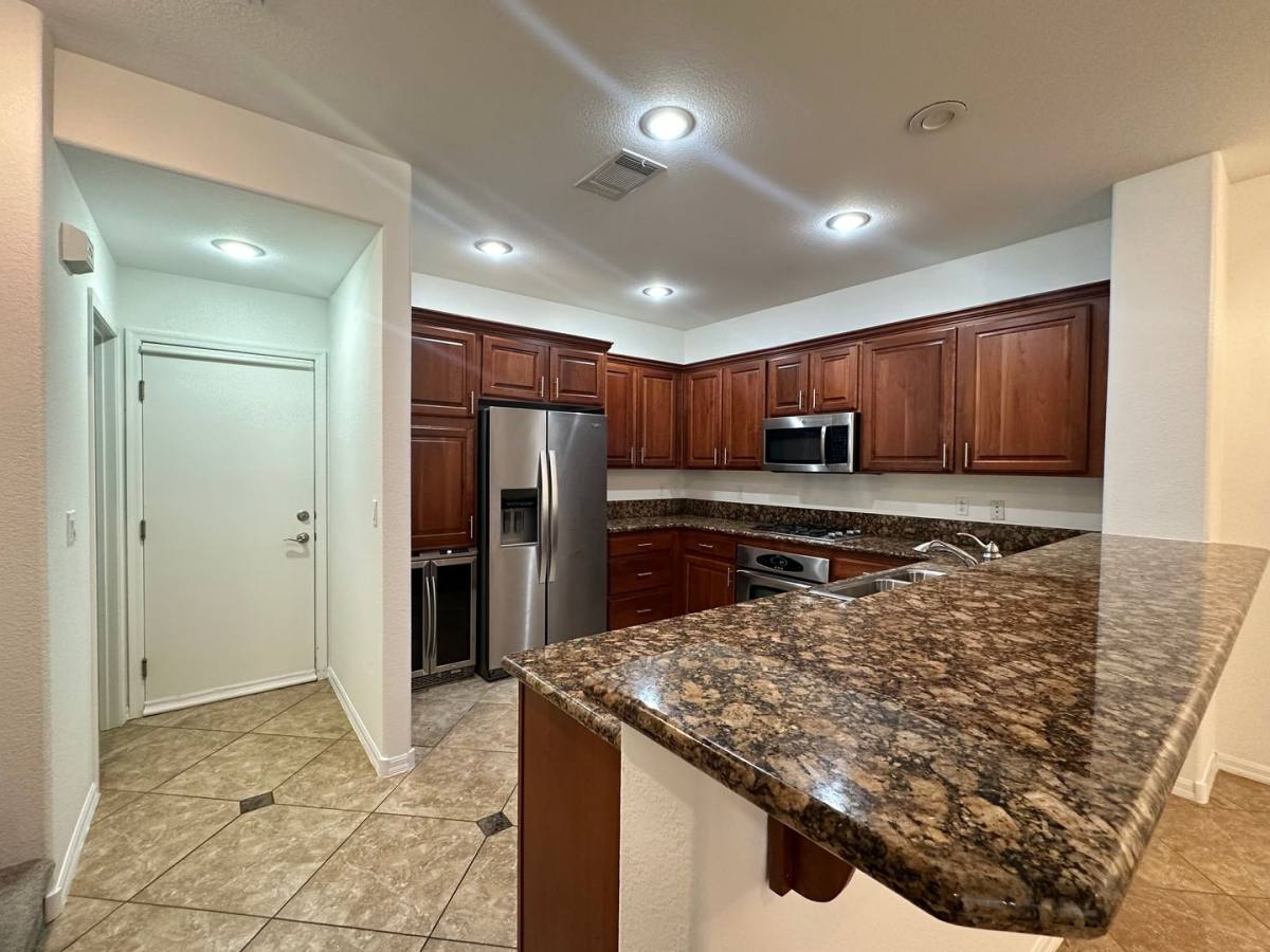 Townhouse for rent at 1571 Plaza Centre Dr, Las Vegas, NV 89135