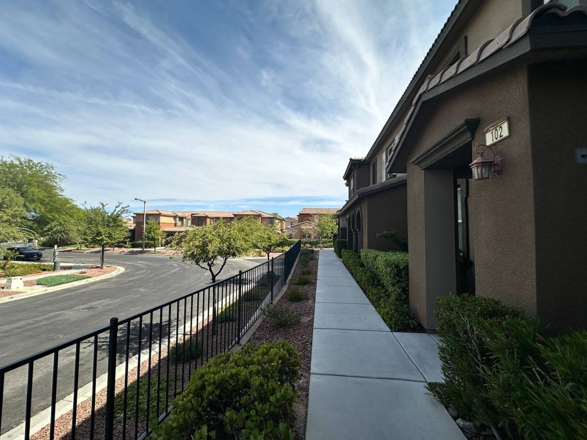 Townhouse for rent at 1571 Plaza Centre Dr, Las Vegas, NV 89135