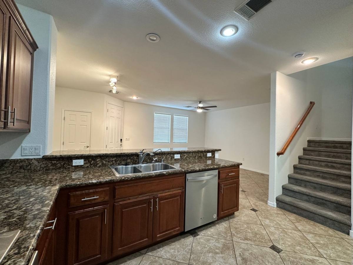 Townhouse for rent at 1571 Plaza Centre Dr, Las Vegas, NV 89135
