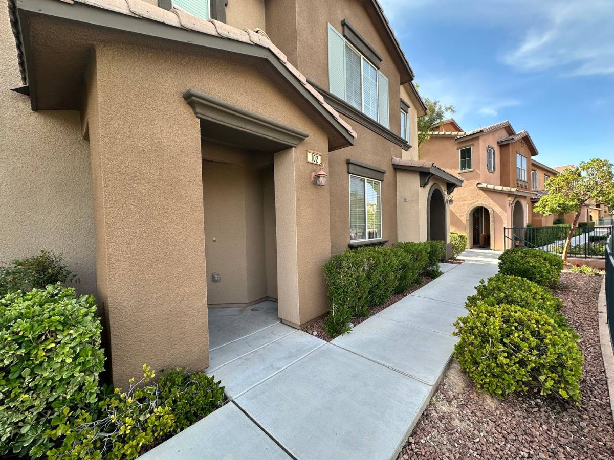 Townhouse for rent at 1571 Plaza Centre Dr, Las Vegas, NV 89135