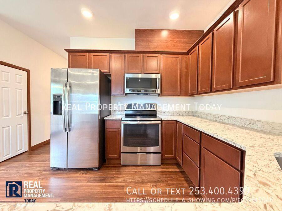 Townhouse for rent at 601 5th St SW #C, Puyallup, WA 98371