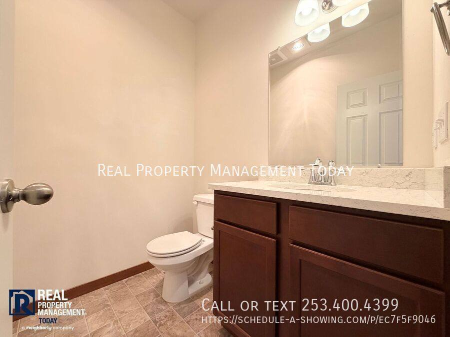 Townhouse for rent at 601 5th St SW, Puyallup, WA 98371