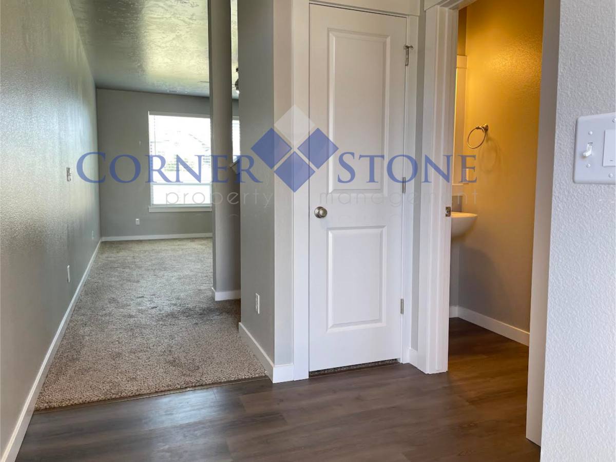 House for rent at 152 S Riggs Springs Ave, Meridian, ID 83642