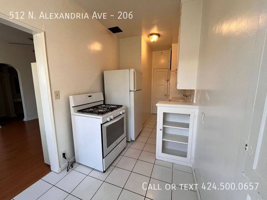 Apartment for rent at 512 N Alexandria Ave #206, Los Angeles, CA 90004
