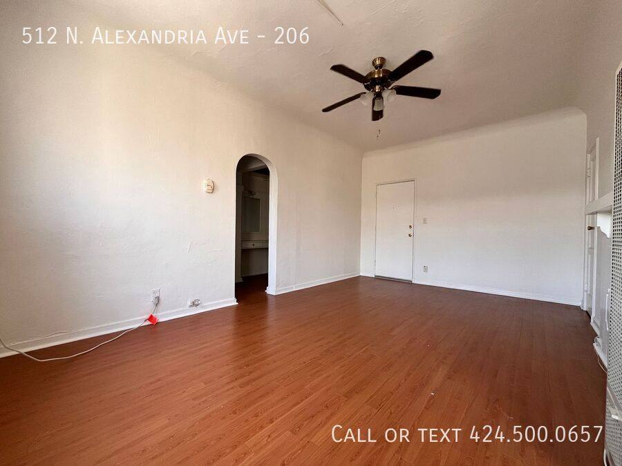 Apartment for rent at 512 N Alexandria Ave #206, Los Angeles, CA 90004