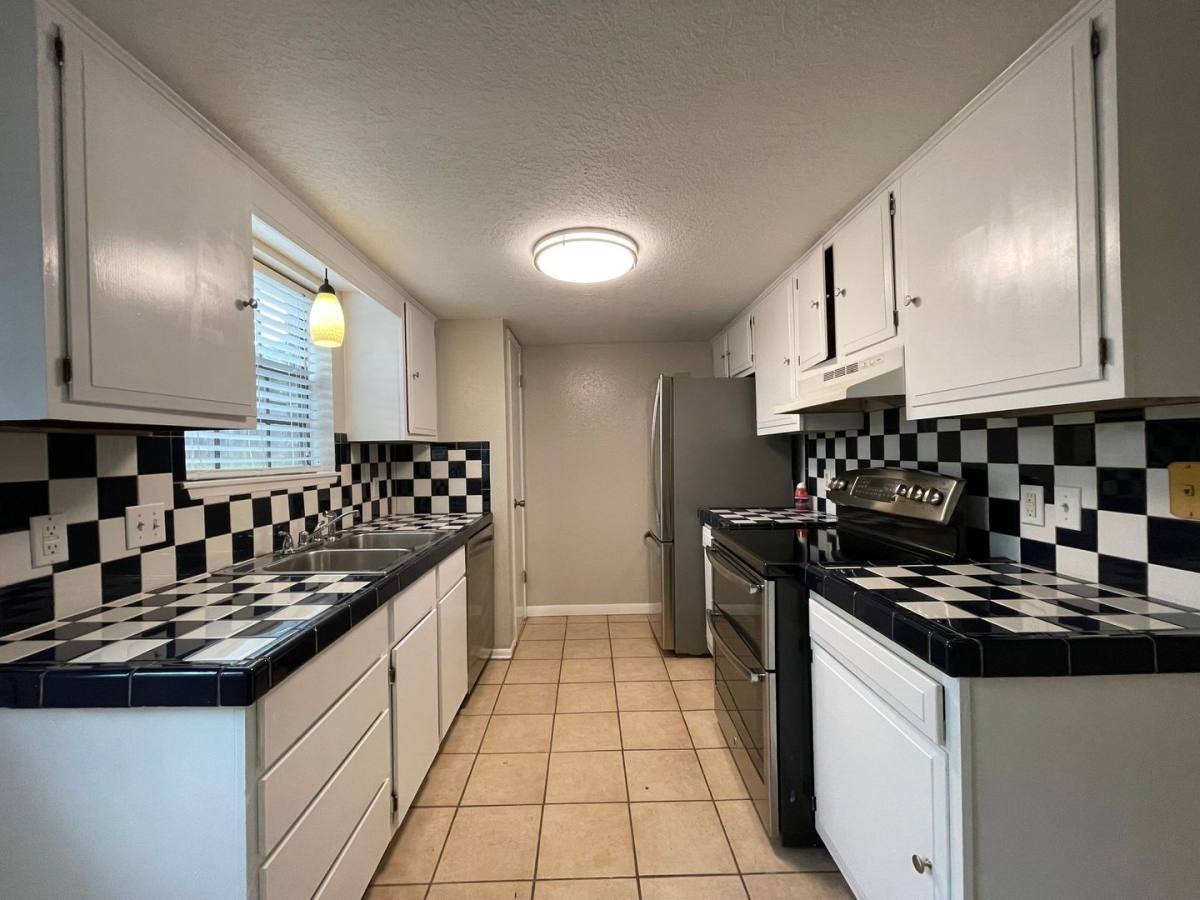 Townhouse for rent at 2700 N 16th St, Beaumont, TX 77703