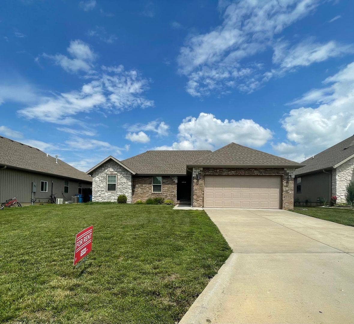 House for rent at 696 N Montego St, Nixa, MO 65714