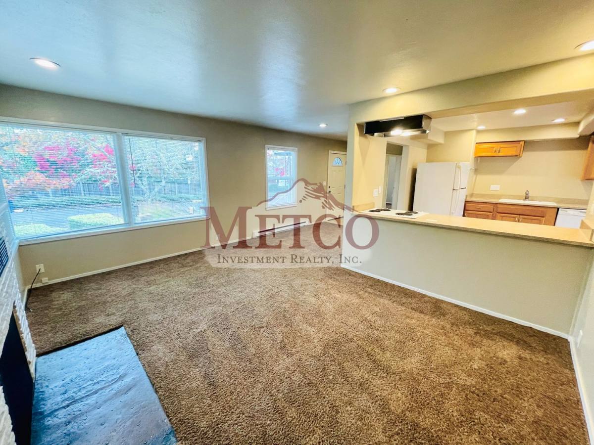 Apartment for rent at 1240 1242 E, Eugene, OR 97403