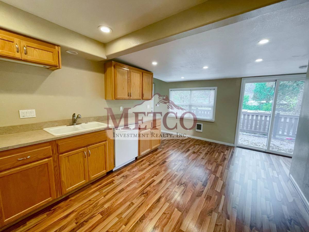 Apartment for rent at 1240 1242 E, Eugene, OR 97403