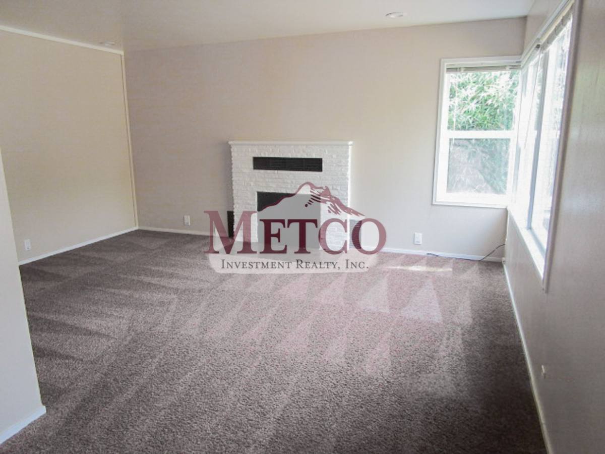 Apartment for rent at 1240 1242 E, Eugene, OR 97403