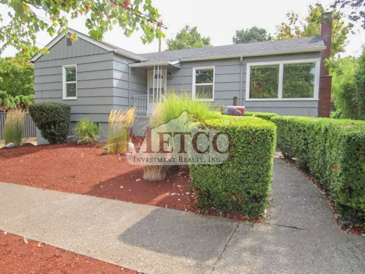 Apartment for rent at 1240 1242 E, Eugene, OR 97403