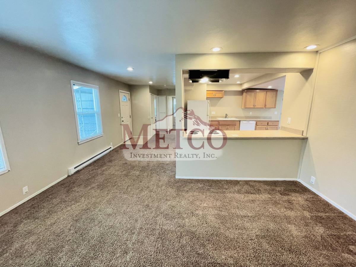 Apartment for rent at 1240 1242 E, Eugene, OR 97403