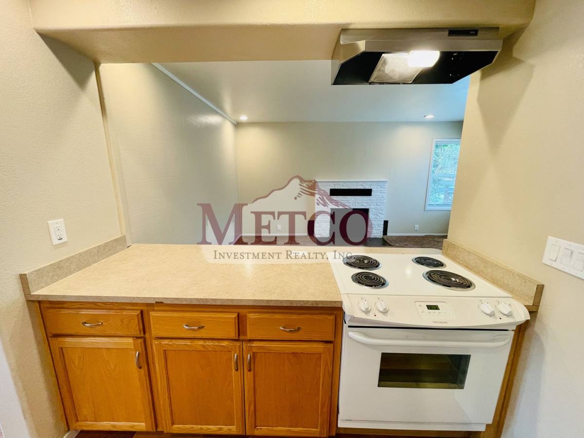 Apartment for rent at 1240 1242 E, Eugene, OR 97403