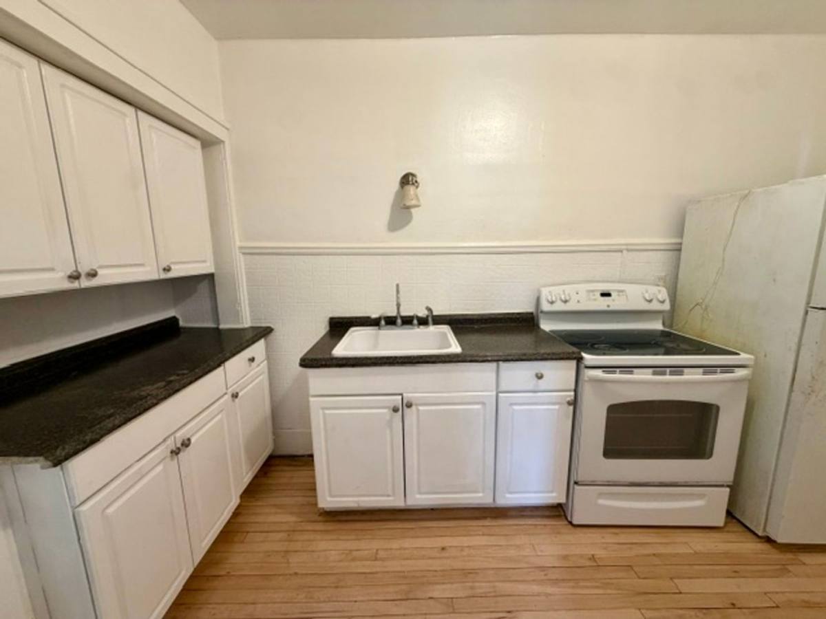 Apartment for rent at 14030 Faircrest, Detroit, MI 48205