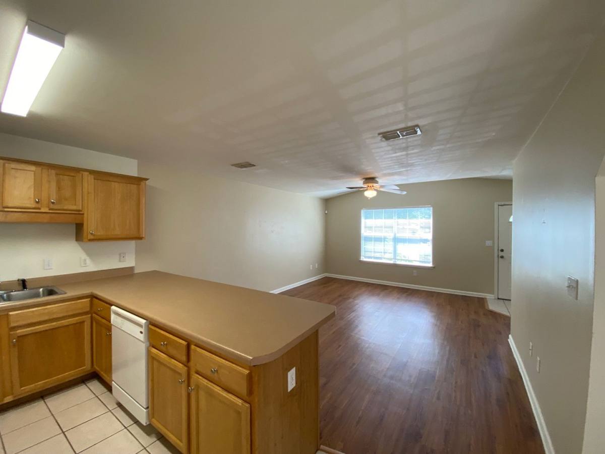 Apartment for rent at 2210 Mission Rd, Tallahassee, FL 32304