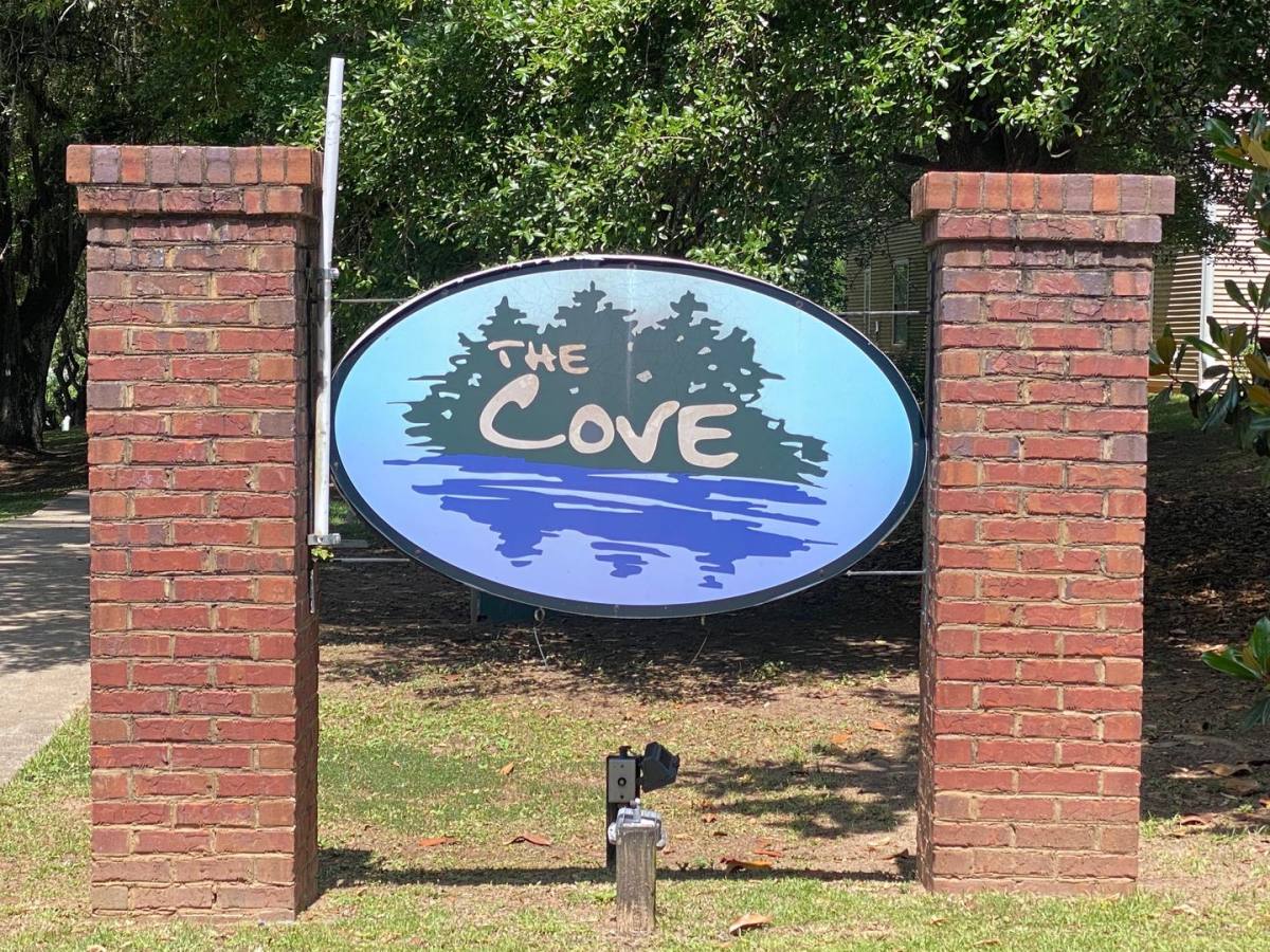 Apartment for rent at 2210 Mission Rd, Tallahassee, FL 32304
