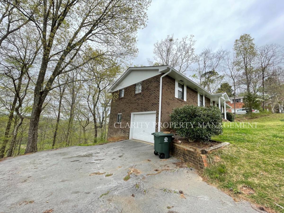 House for rent at 1117 Ridge Top Dr, Chattanooga, TN 37421