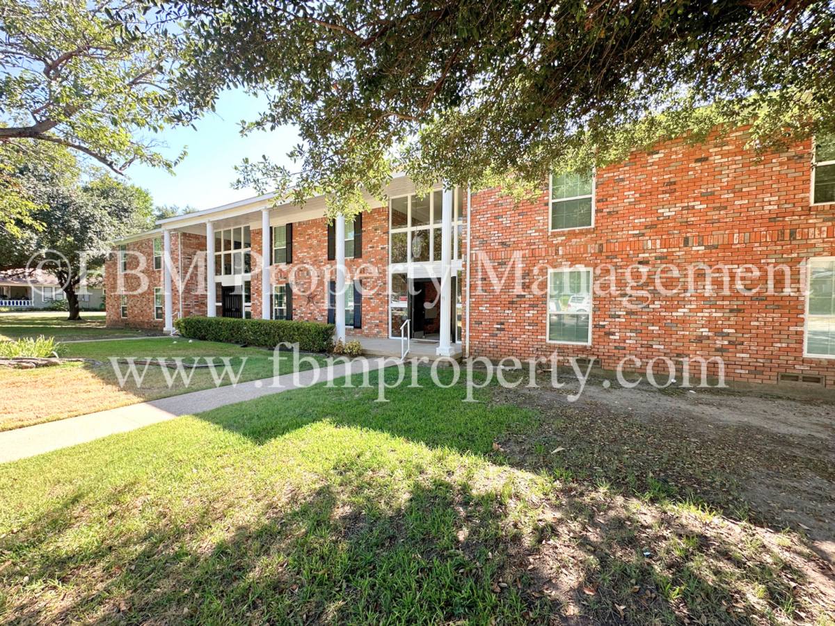 Apartment for rent at 518 N Rogers St, Waxahachie, TX 75165