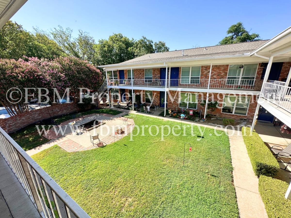 Apartment for rent at 518 N Rogers St, Waxahachie, TX 75165