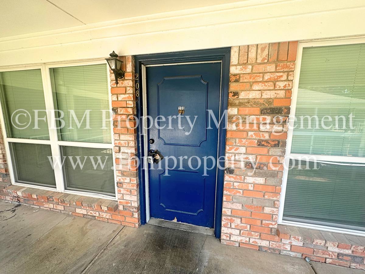 Apartment for rent at 518 N Rogers St, Waxahachie, TX 75165