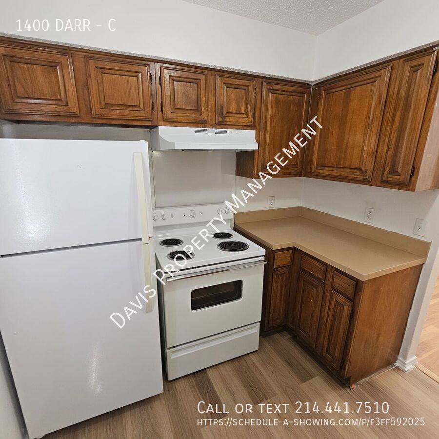Townhouse for rent at 1400 Darr #C, Irving, TX 75061