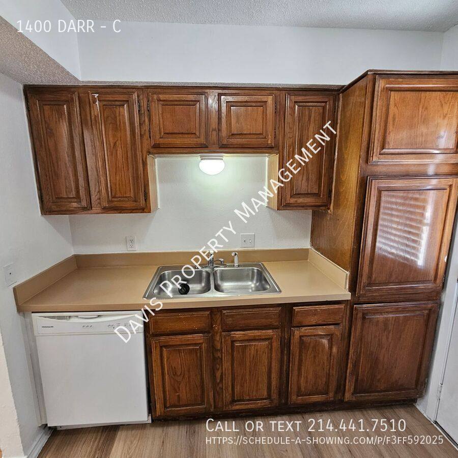 Townhouse for rent at 1400 Darr #C, Irving, TX 75061