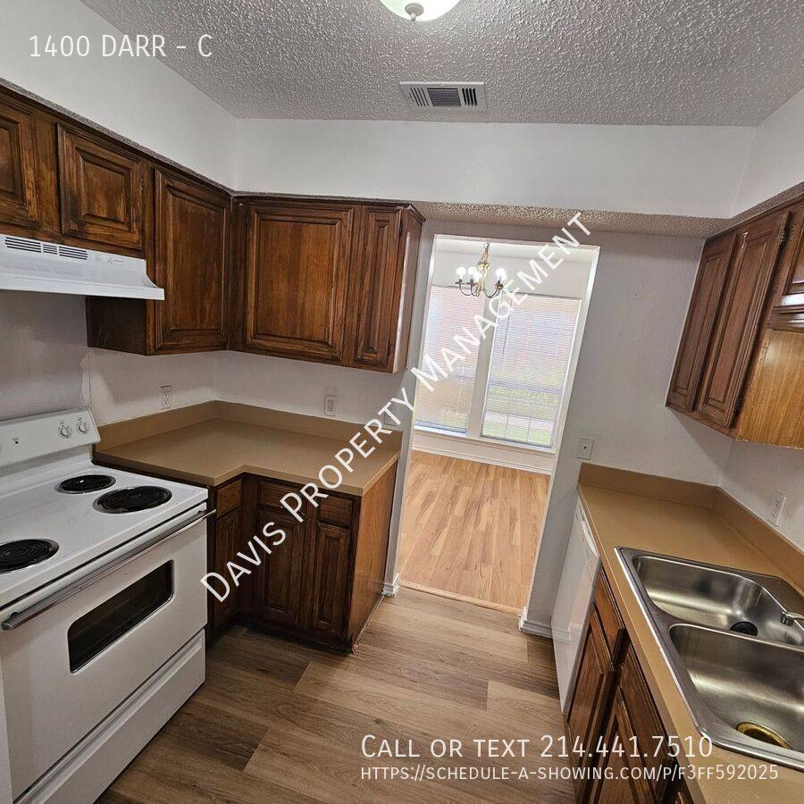 Townhouse for rent at 1400 Darr #C, Irving, TX 75061