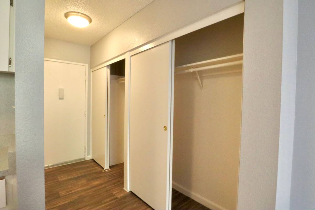 Apartment for rent at 1025 Sierra Vista Dr, Las Vegas, NV 89169