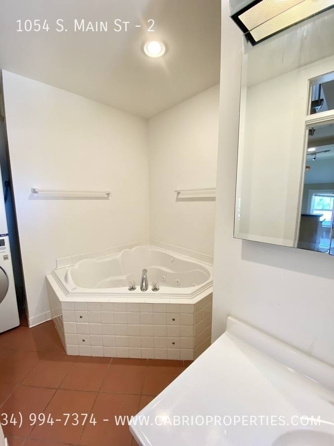 Apartment for rent at 1054 S Main St #2, Ann Arbor, MI 48104