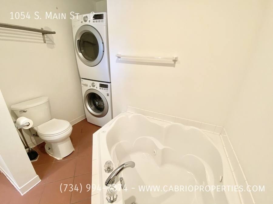 Apartment for rent at 1054 S Main St #2, Ann Arbor, MI 48104