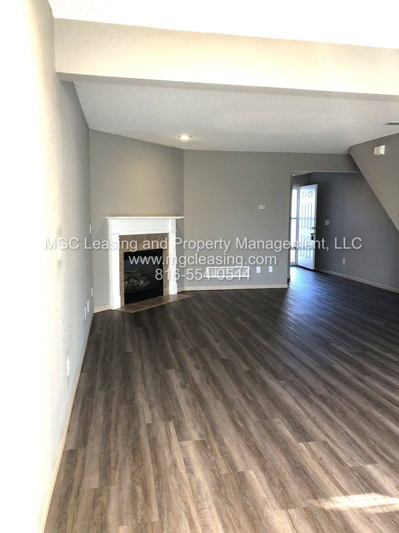Townhouse for rent at 809-815 Garden Way, Harrisonville, MO 64701