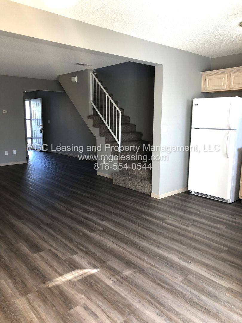 Townhouse for rent at 809-815 Garden Way, Harrisonville, MO 64701